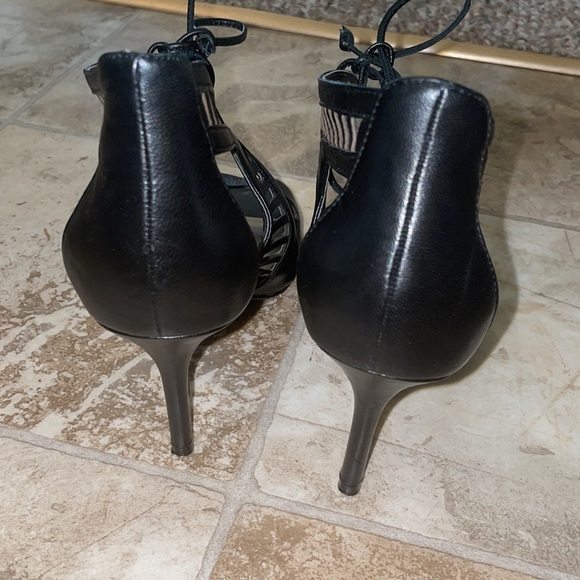 Women’s Levity High Heels - Picture 4 of 6